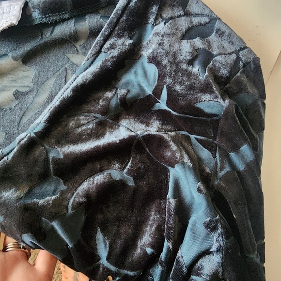 Vintage velvety emerald green sheer buttondown longsleeve top - Picture 7 of 14